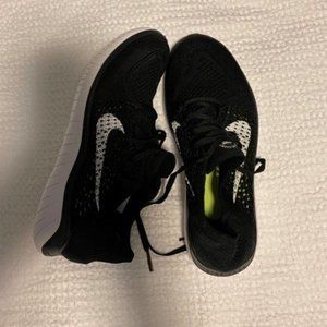 Black Nike Tennis Shoes